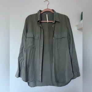ARITZIA DRESS SHIRT/ BUTTON UP